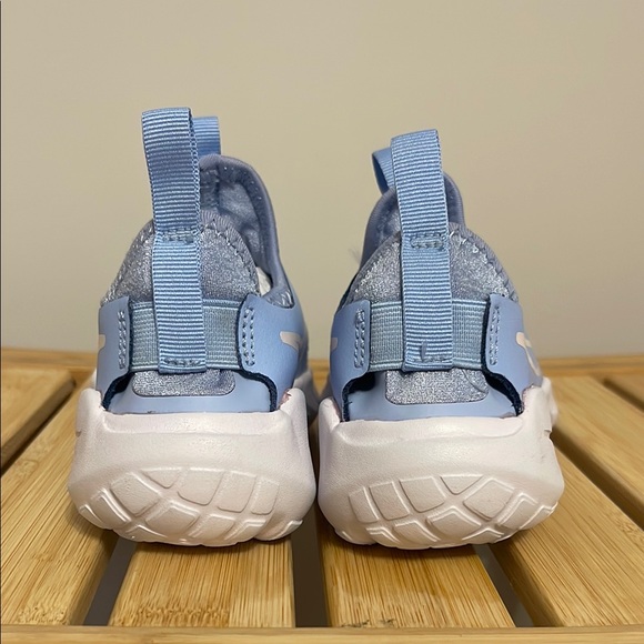 Nike Flex Runner 2 Sneaker - Kids - Picture 2 of 4